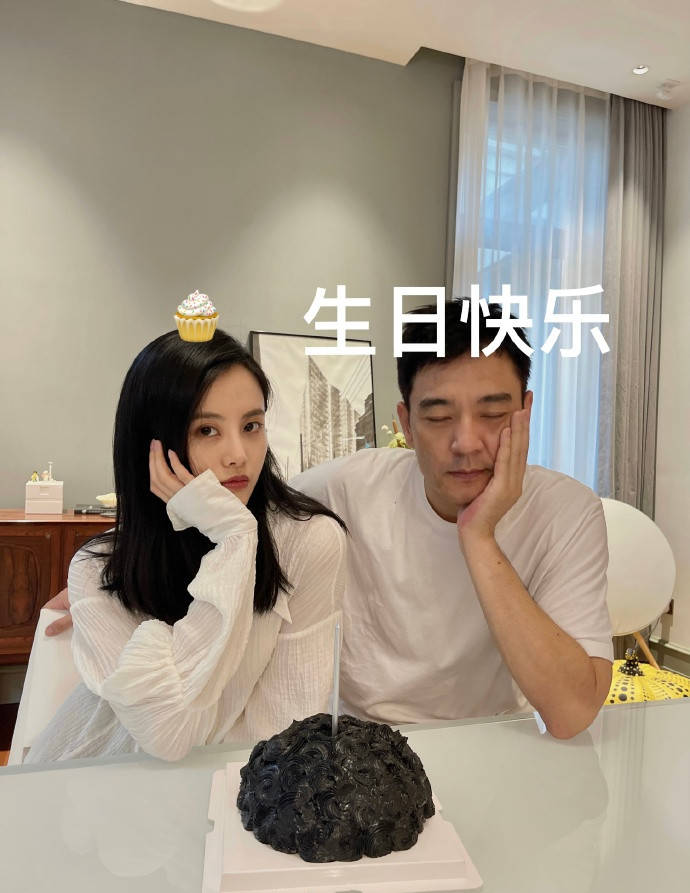 身材|李光洁媳妇真会打扮，都升级当妈了，穿得还像邻家小妹妹一般