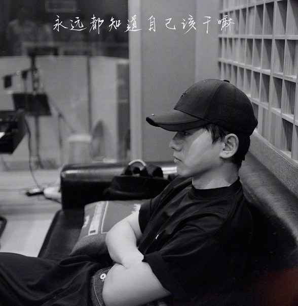 才会|曝谢娜产假只剩1个月，频更动态为复出预热，张杰忙彩排不管孩子