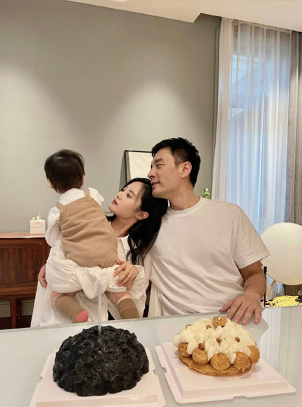 身材|李光洁媳妇真会打扮，都升级当妈了，穿得还像邻家小妹妹一般