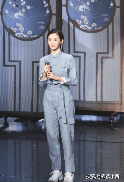 苗苗|郑恺老婆苗苗又美出圈了，穿粉色亮片裙现“饱满身材”，气质惊艳