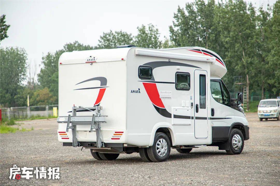 合作款房车长啥样 水电配满洗澡空调随便用 比保姆车还要舒服 乐惠车
