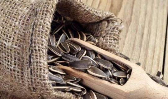 面包|被称为“肥胖神器”的4种零食,前3很常见,最后1个你一定吃过