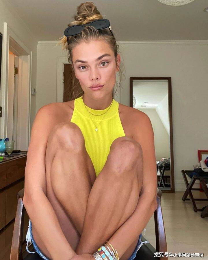 写真照|国外超模妮娜Nina Agadal这身穿衣打扮,真暖心