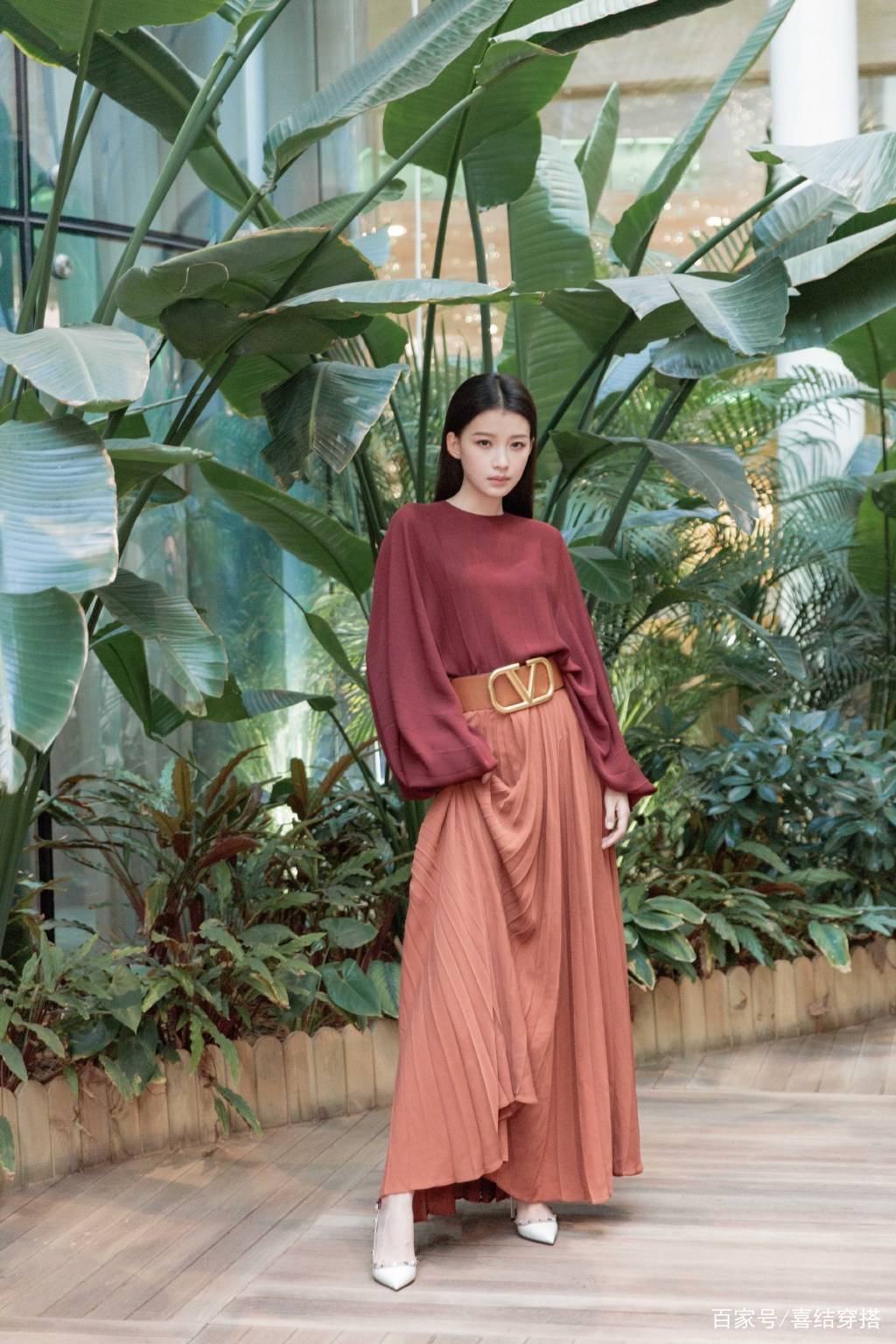 孙怡|孙怡真是90后最美女星，紧身裙配1万1的鞋，“香肠腿”太抢眼