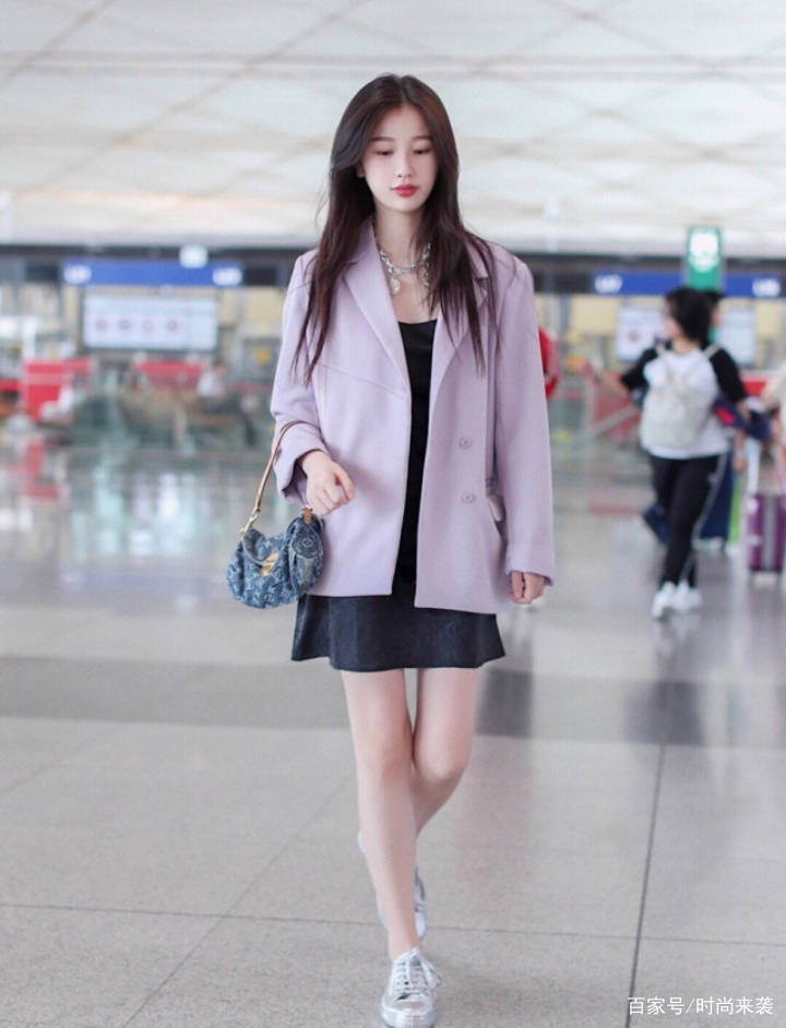 上海|虞书欣的夏日清爽装火了,打底裙配藕紫色西服,一股纯美扑面而来