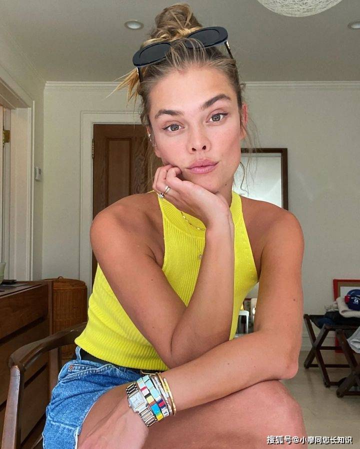 写真照|国外超模妮娜Nina Agadal这身穿衣打扮,真暖心