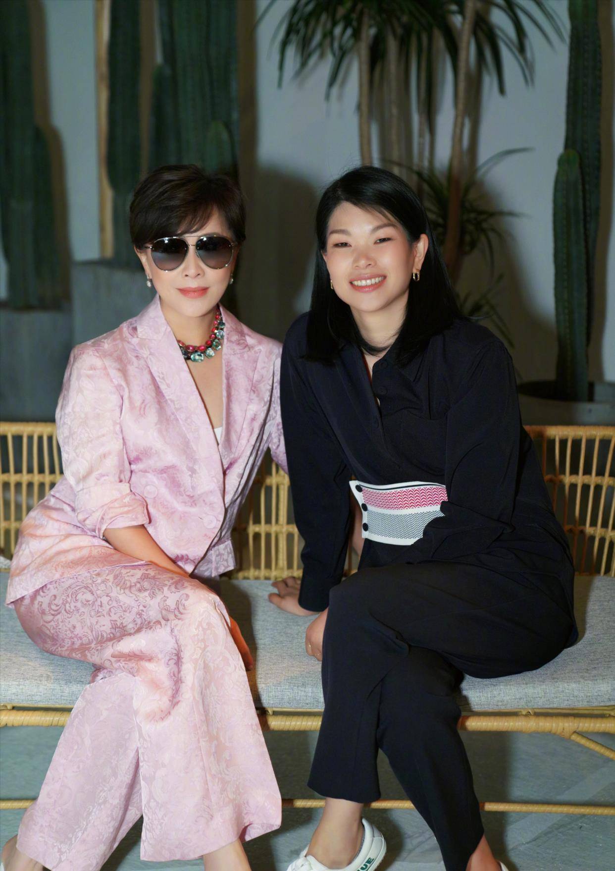 运动感|超模吕燕全家游长城，法国老公和混血儿子超帅，40岁身材依旧抢眼