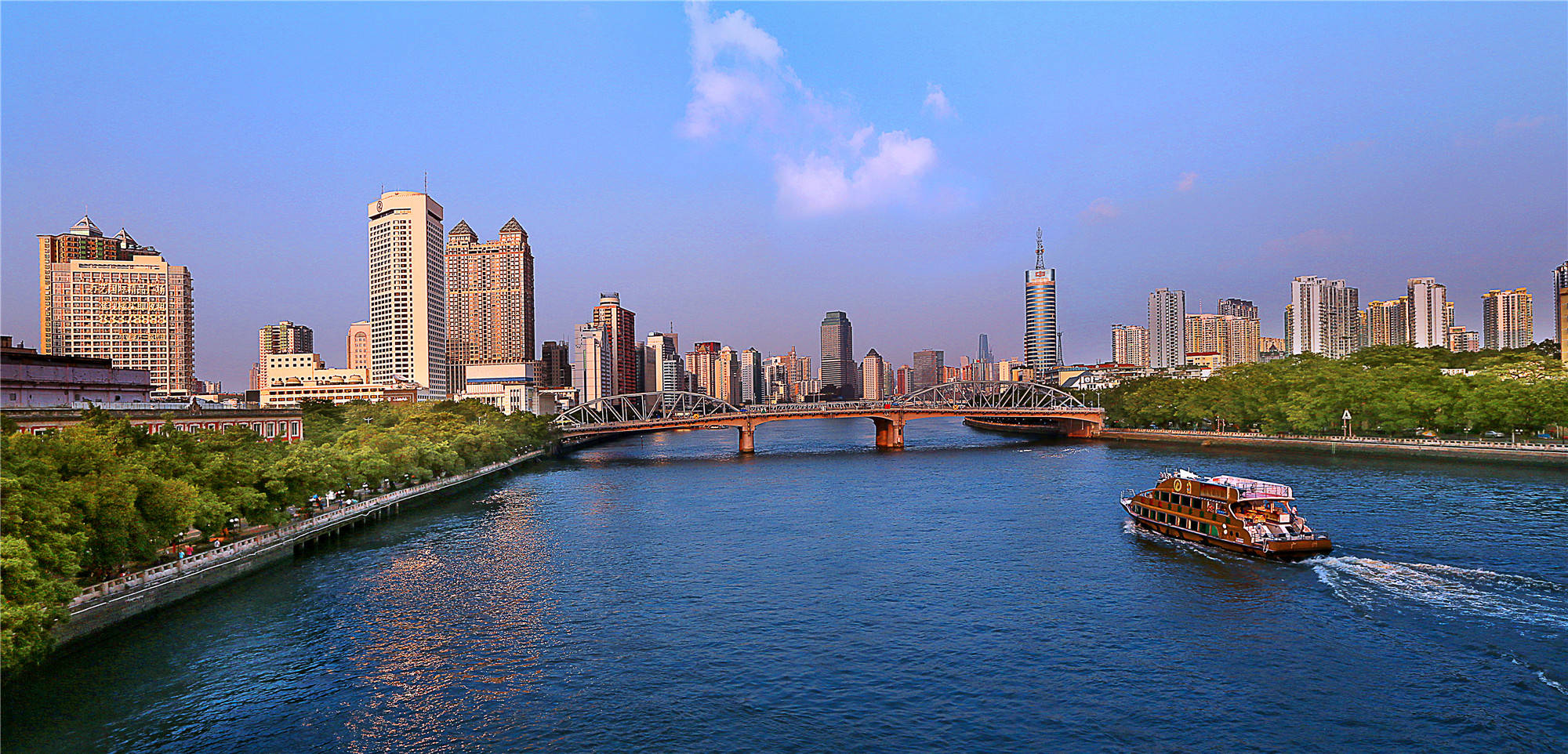 广州新添海心沙人行景观桥,造价2.3亿,游人需预约方可上桥游览