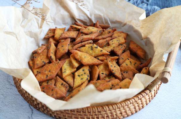 面的|一款好吃到爆的小零食，面粉鸡蛋炸一炸，香酥脆甜不上火