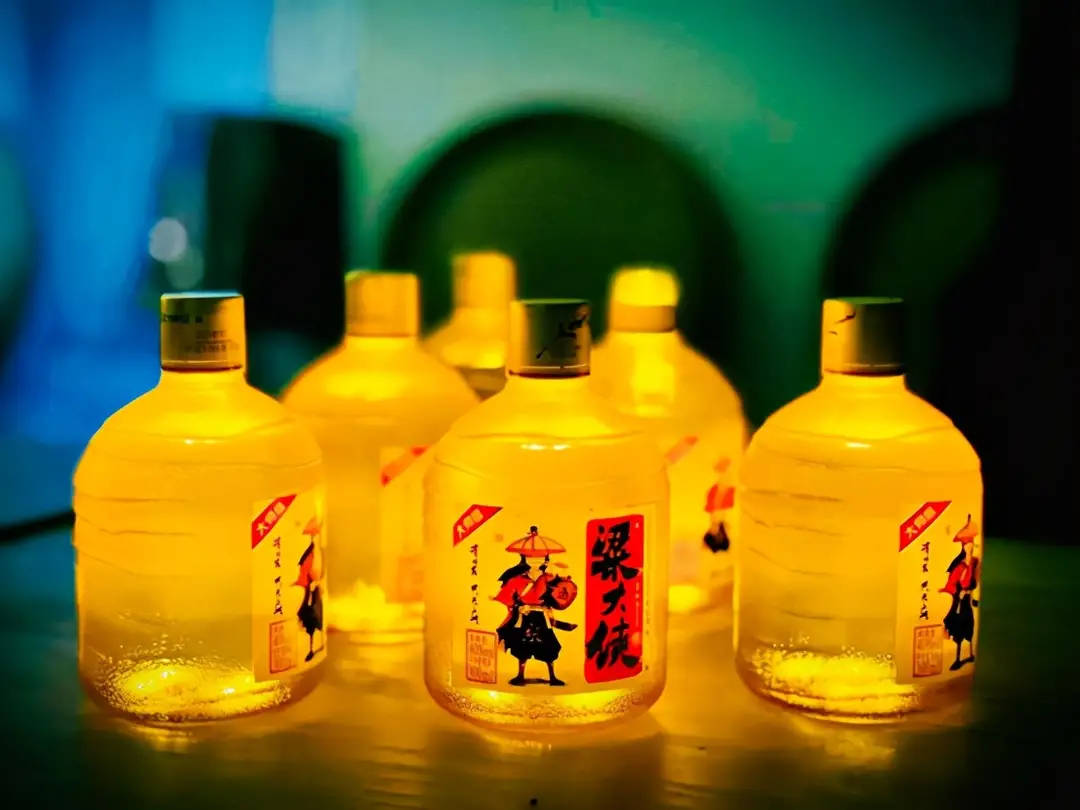 文化|各种爆款玩出圈!这届年轻人追捧的“国潮”,到底是什么?