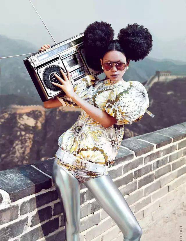 运动感|超模吕燕全家游长城，法国老公和混血儿子超帅，40岁身材依旧抢眼