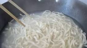粉丝怎么煮才能变得粘稠 e44397b394414092bc246d742f463f68.jpeg