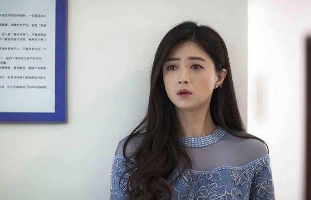 状态|瘦下去的蒋欣有多美？黄昏下利落短发显优雅，成文艺小清新美女