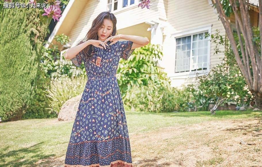 宣美|“南韩第一美腿”宣美，碎花裙惊艳登《红秀Grazia》，增肌后更美
