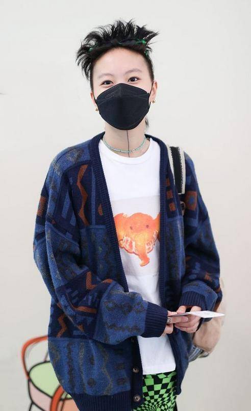 个性|窦靖童真做自己，走红毯不穿礼服却穿一身休闲装，潇洒气质太像妈