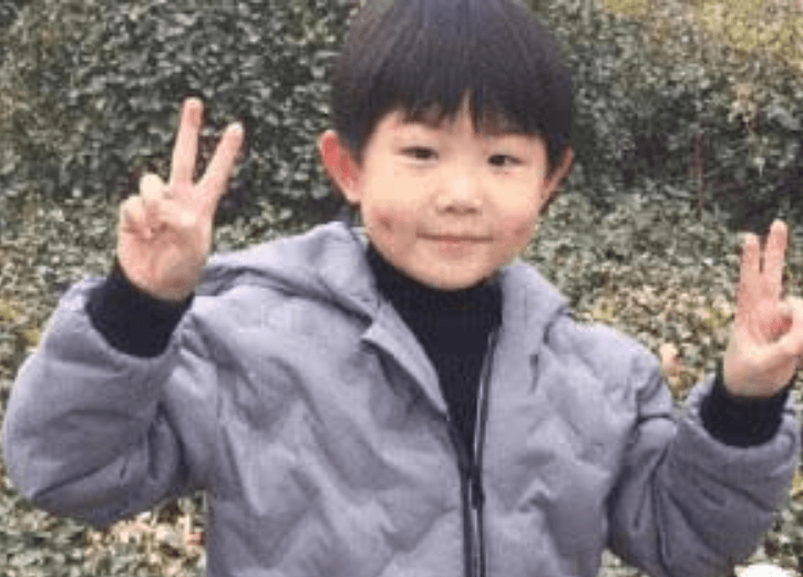 因为|曾5岁就登上春晚舞台,年薪百万全家人靠他养,如今却变成这样