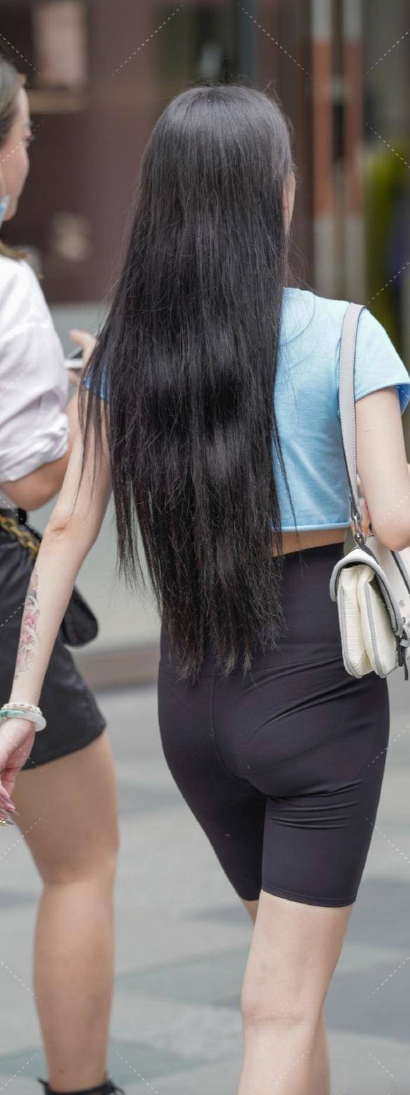 身材|高腰设计的打底裤穿上后很显瘦,穿出成熟的美感,简约时髦