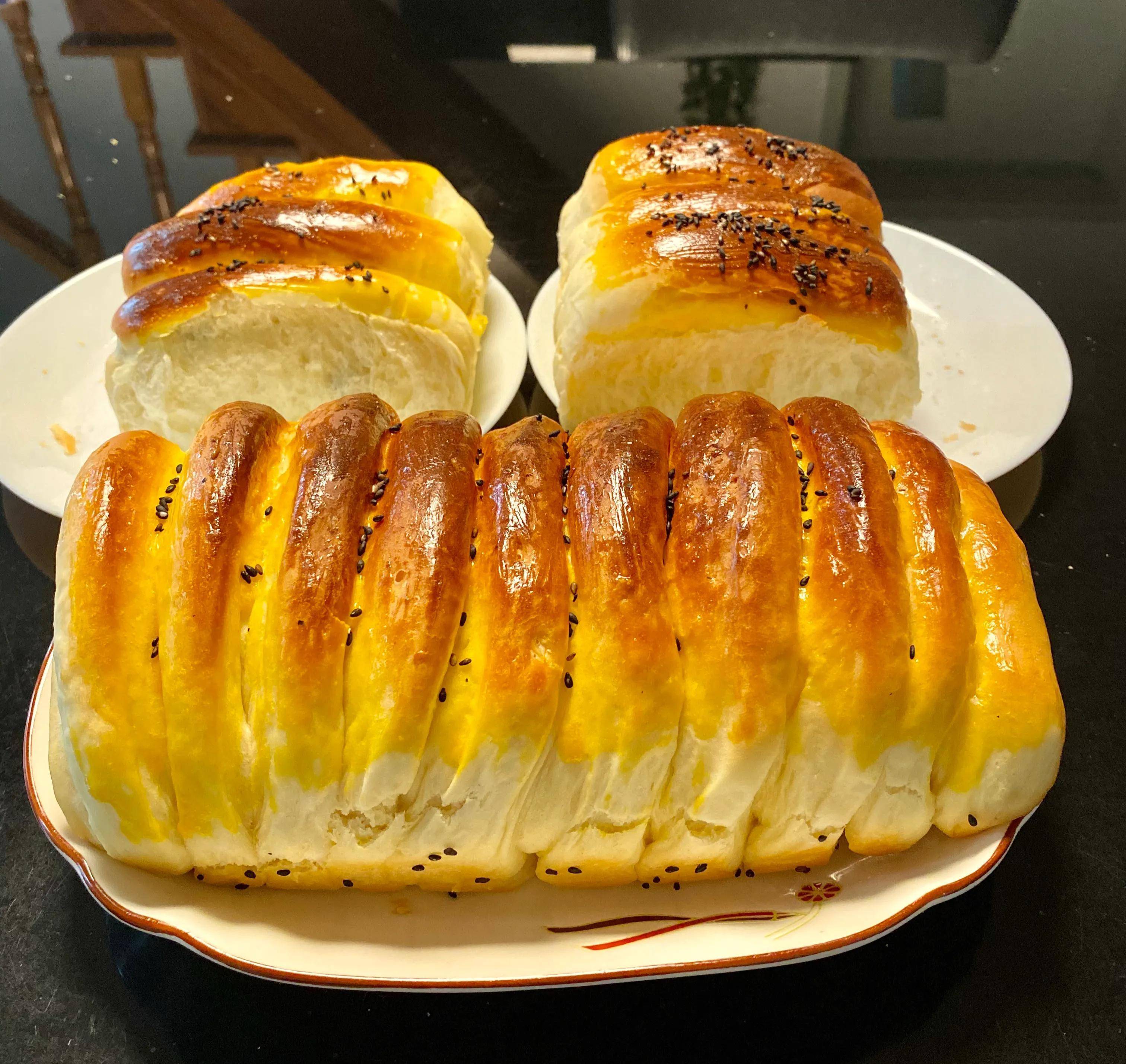 成本|2个鸡蛋1杯牛奶，这样做出的面食松煊香甜，比馒头好吃，太值了