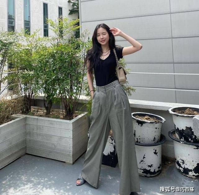 身材|孙娜恩衣品太牛了，温柔碎花、帅气工装轻熟吊带，随便一款都好看