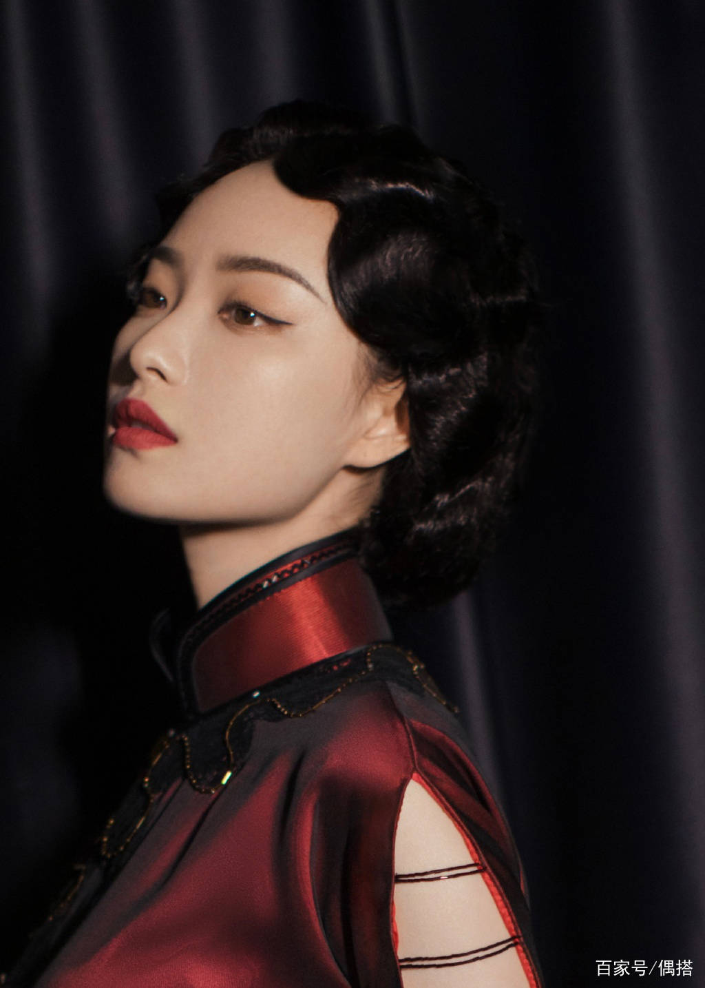 姜宏波|旗袍到底有何魅力？倪妮身穿复古旗袍，美到窒息