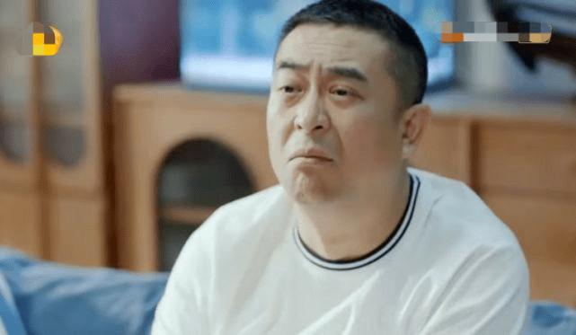 沙溢饰演的亲爹柯雷四五十的年纪还在和小姑娘恋爱,并且在父母前来时