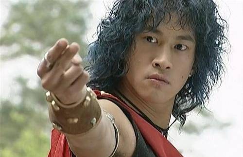 何润东将步惊云的角色演绎得淋漓尽致,主要原因还是他自带的男人味