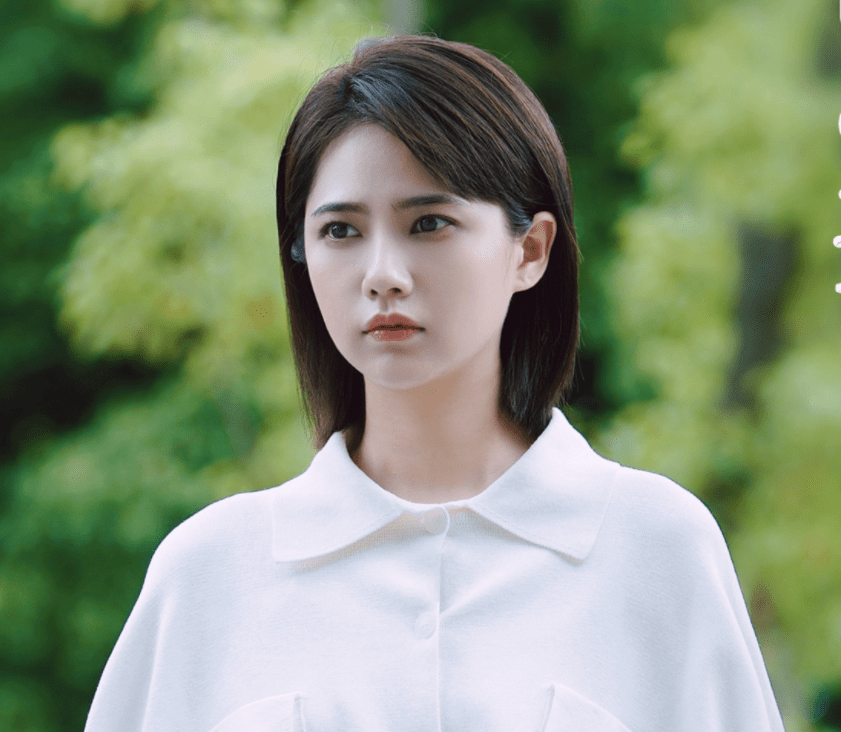 演技|关晓彤新剧海报出炉，我却被女配角颜值吸引，晓彤要有压力啦