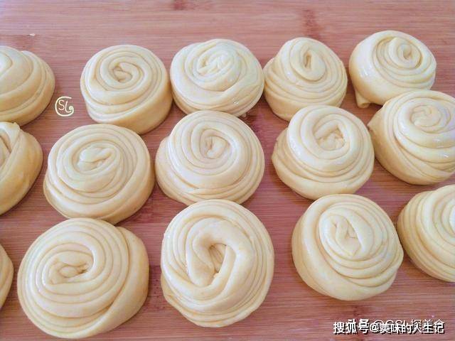 做法|做手抓饼时,加点南瓜,没想到那么好吃,酥脆又柔软,好吃解馋