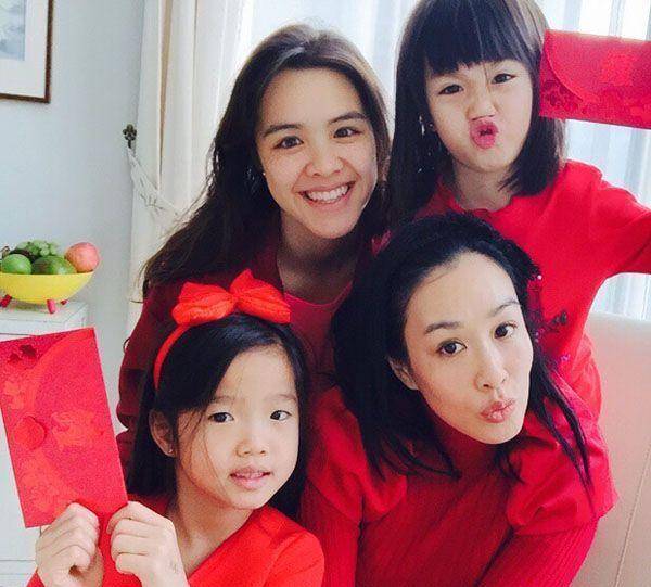 小姑娘|钟丽缇二女儿好成熟！13岁做浮雕黑色美甲，项链被曝价值7万多