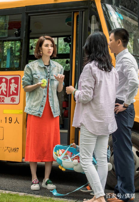 洪欣|“张丹峰风波”后洪欣终于营业！减龄俏皮，美成邻家少女，哪有48