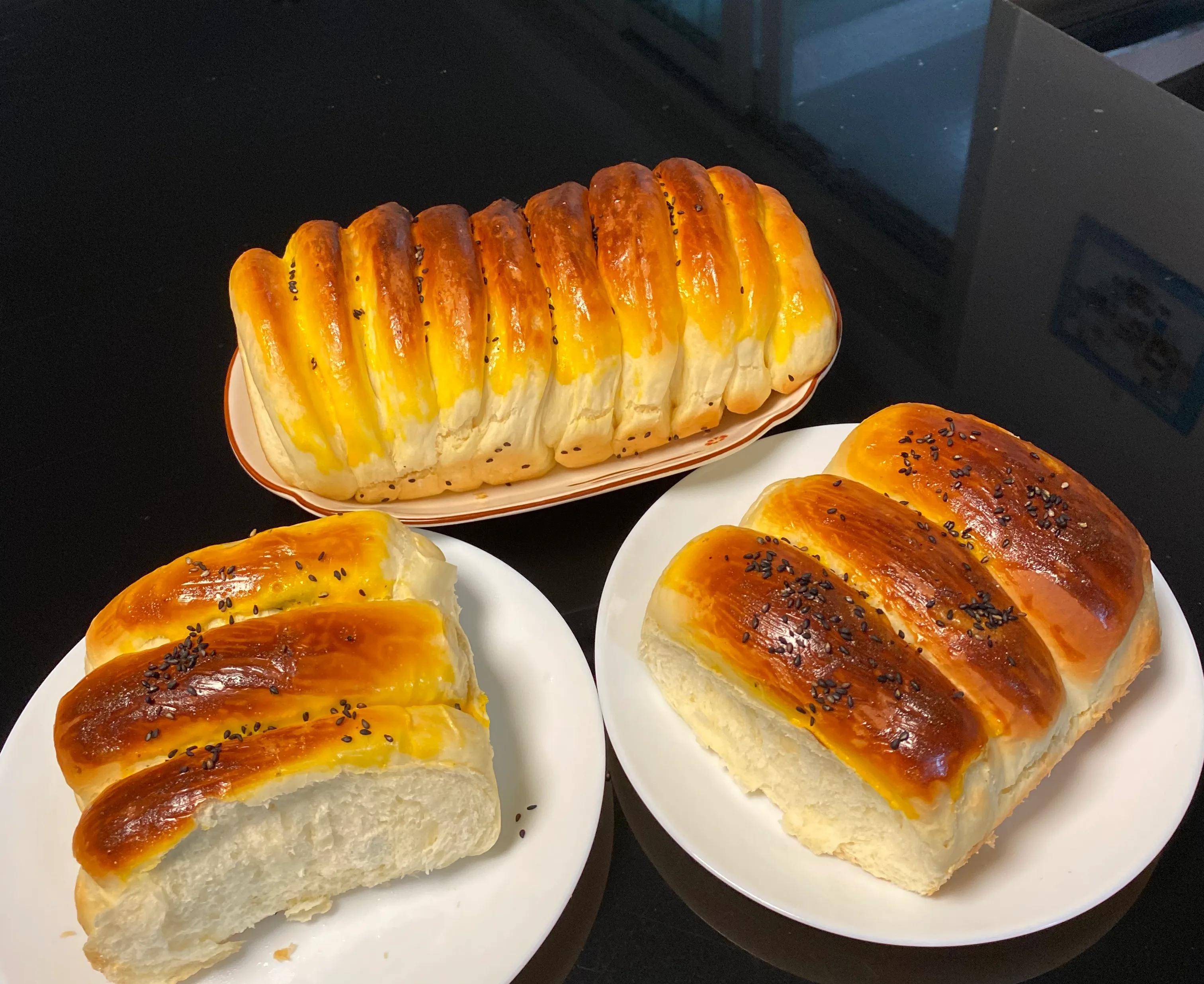 成本|2个鸡蛋1杯牛奶，这样做出的面食松煊香甜，比馒头好吃，太值了