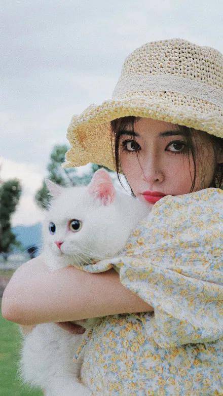 原创许佳琪怀抱猫咪俏皮可人雪肤娇嫩太性感美艳了
