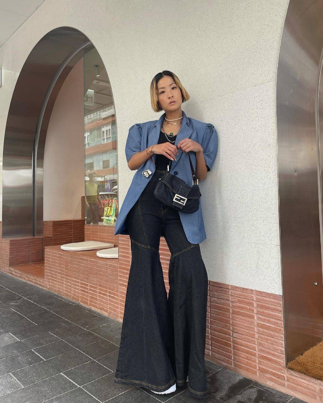 原创徐濠萦穿衣风格真大胆穿西装裤腰上围短裙又飒又潮谁也比不过