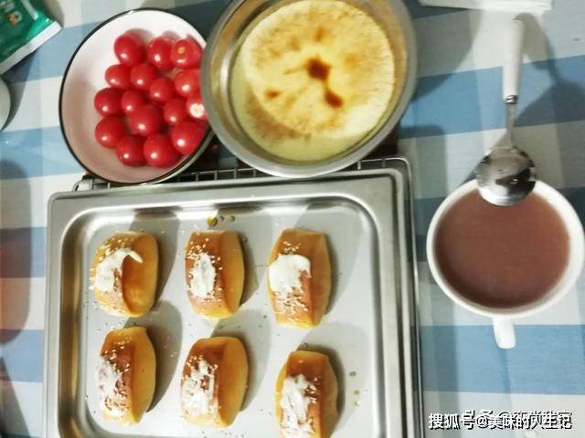 做法|早餐冷馒头换一种方式吃特别香,奶香烤馒头的做法