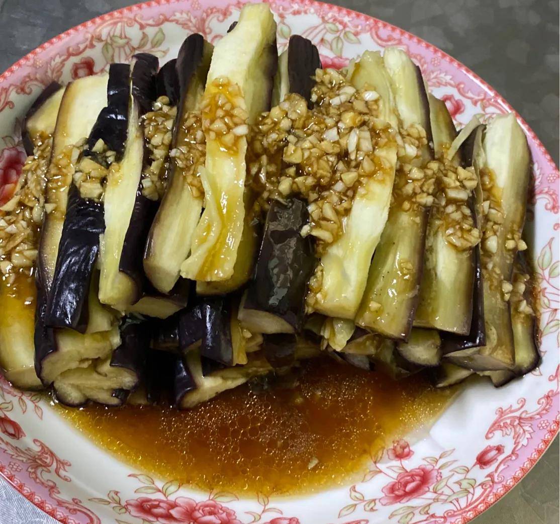 茄子煮汤怎么切 cb88490c59a24e4289e2cb2aeb6b153d.jpeg