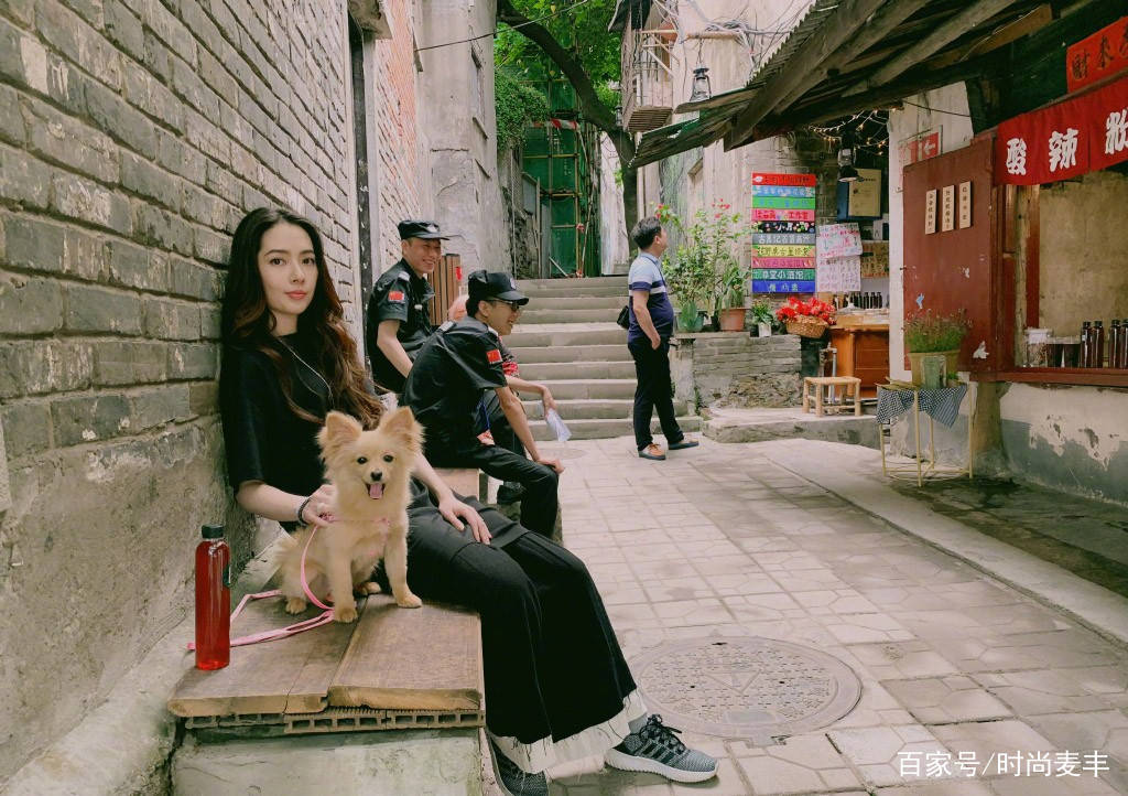 长发|郭碧婷气质太好了，裙子里面穿裤子，男友角度下美成时尚大片