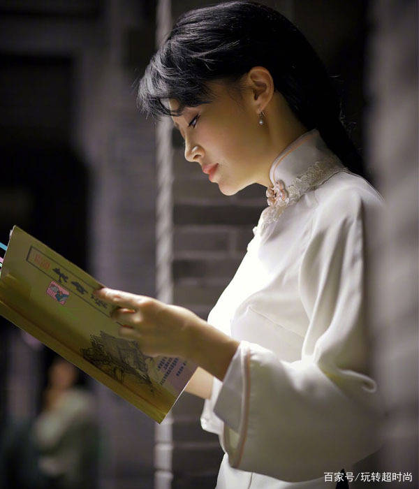 骨子里|许晴穿薄纱黑裙美得太高调,骨子里透出来的少女感,哪像50岁?