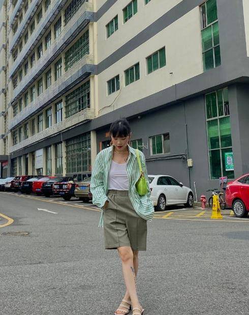 乐福|夏天穿裙子也好，裤子也罢，建议搭这“3种”鞋子，既时髦又显高