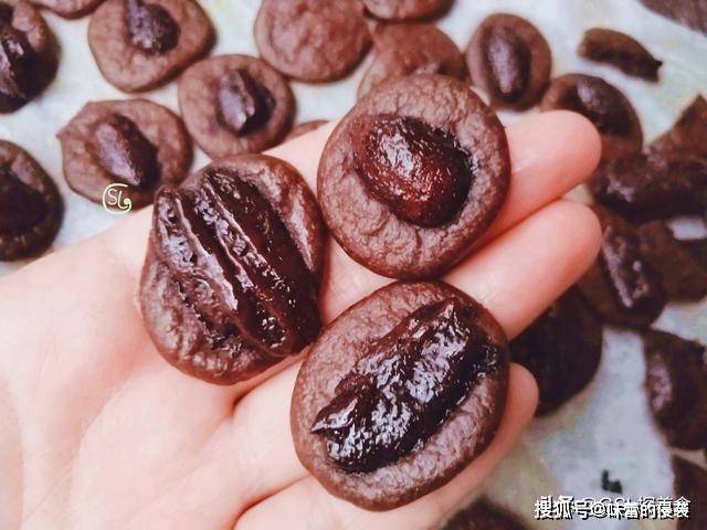 做法|两个蛋清,做出孩子爱吃的零食,酥脆可口,孩子一口一个吃不停