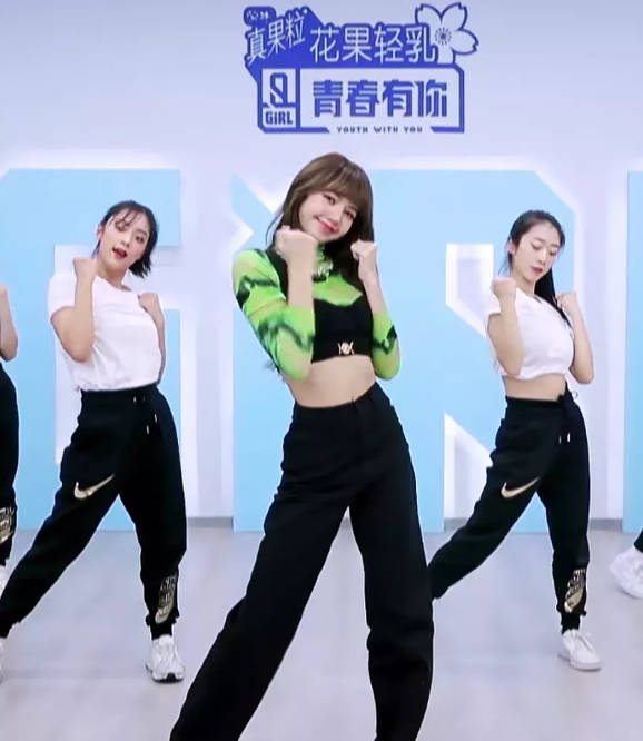 条纹|Lisa的“三分瘦七分穿”时尚法则，我给你们准备好了！
