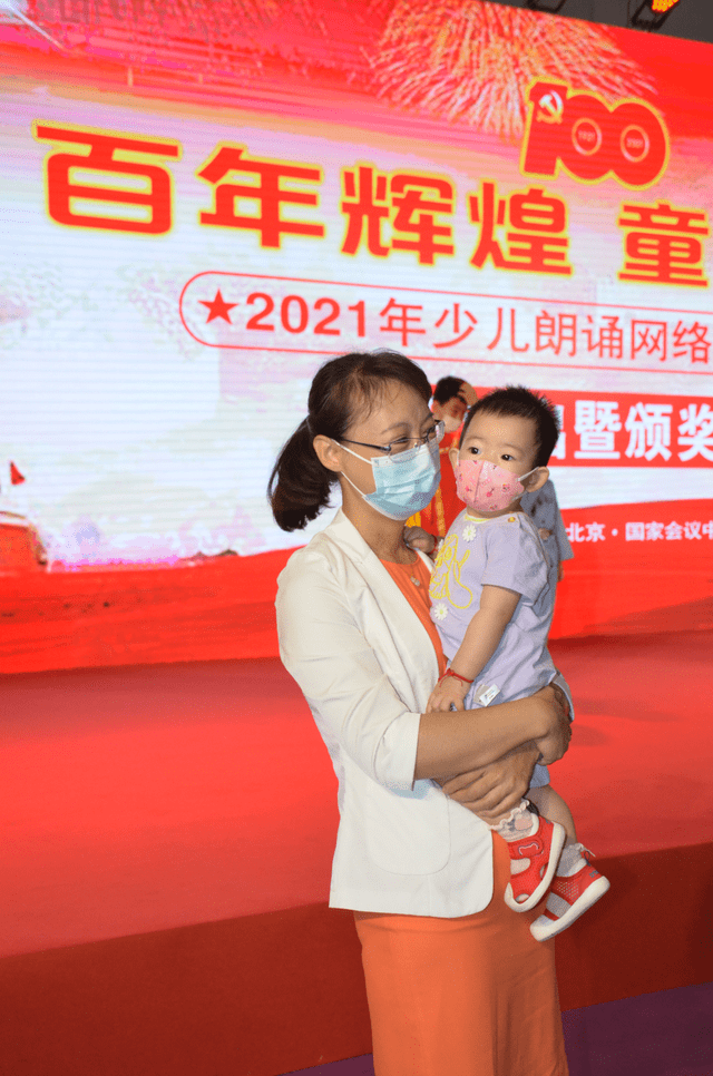 高月4,主持人(4人):王正萱,穆子涵,董源乘御,聂宇坤,马睿茜