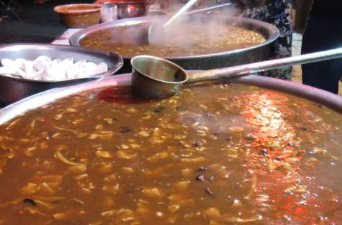 夫妻俩|夫妻俩卖“正常”早餐，邻居闻着味来吃，3元1碗，5小时卖500碗！