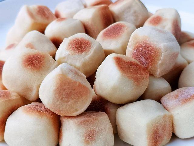 面团|馒头别总蒸，平底锅煎一下，酥脆香甜，孩子的零食都不用买了