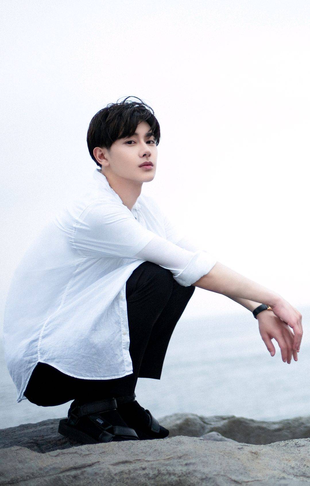 明朗|《大宋少年志》王宽,27岁王佑硕私服帅气俊朗,宛如日系美少年