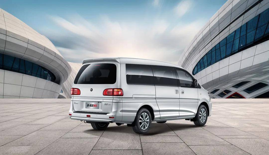 "闪电"式前格栅延续三菱太空舱经典造型对菱智m5奋斗款来说也同样重要