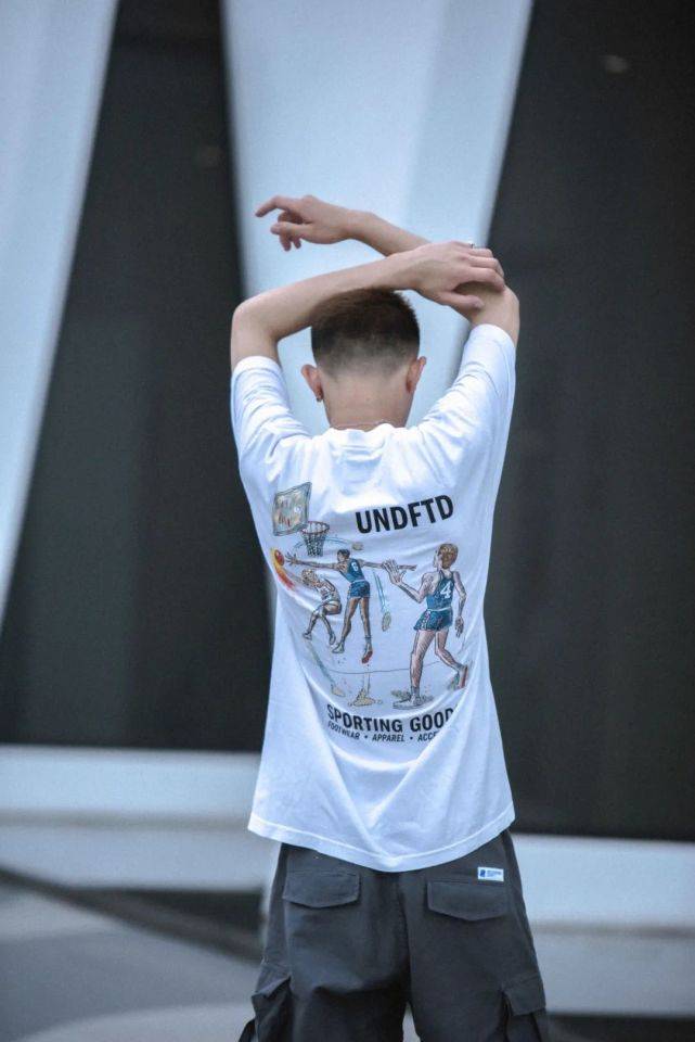 球鞋|秘!陈冠希和神秘大佬一起拍的Vlog视频,深扒一下,手慢无!