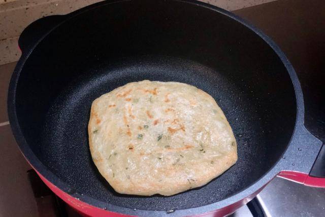 蔬菜|早起10分钟，给孩子做午餐肉卷饼，简单好做还好吃