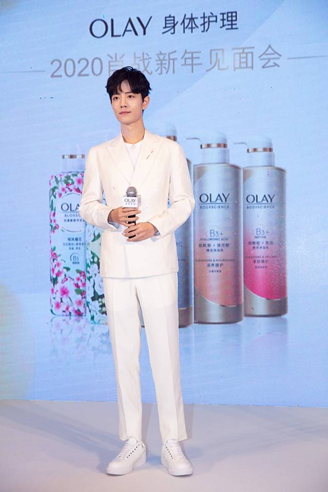 龚俊|10位男神白西装！李现帅上热搜，龚俊、杨洋化身「白马王子」根本言情小说男主