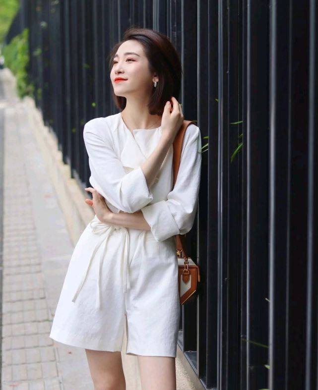 服装|平时穿什么才能释放魅力?其实也不难,简约风穿搭简单又好看