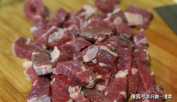做法|教您在家做牛肉干，香味足不油腻，女人追剧男人下酒，唇齿留香